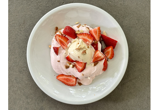 BRUSCHETTA DOLCE CON CREMA DI FRAGOLE