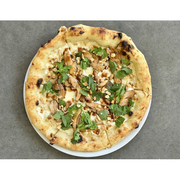 PIZZA WITH SPICY CHICKEN AND PEANUTS