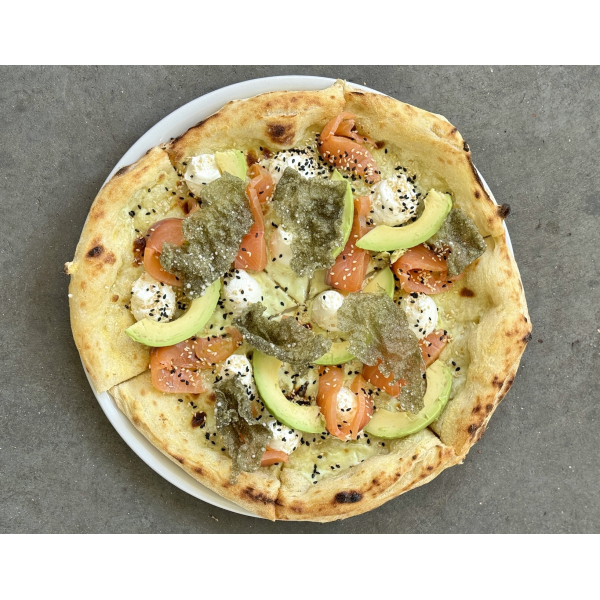 PIZZA WITH SMOKED SALMON AND WASABI SAUCE
