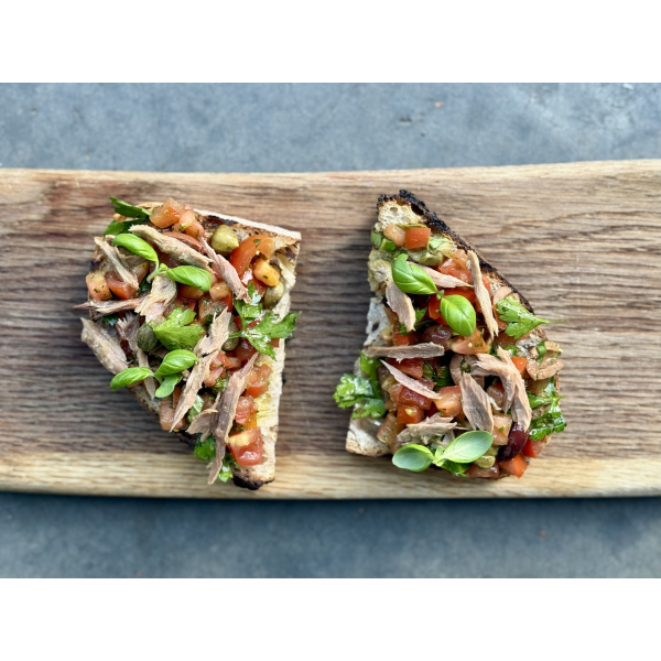 БРУСКЕТА З ТОМАТАМИ ТА ТУНЦЕМ.   вино купити с доставкою в Українi | iнтернет магазин GIANNIVINO