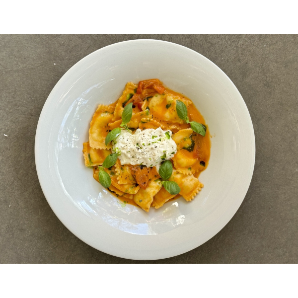 RAVIOLI WITH BURRATA AND ROASTED PEPPERS SAUCE