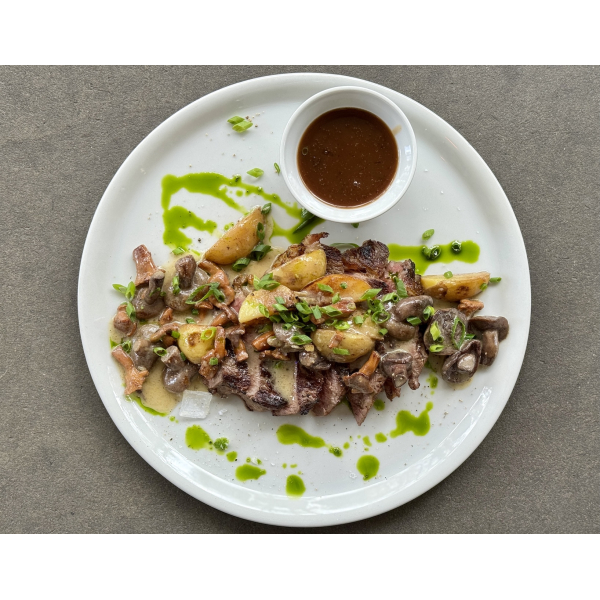 RIBAY STEAK WITH POTATOES AND FOREST MUSHROOMS