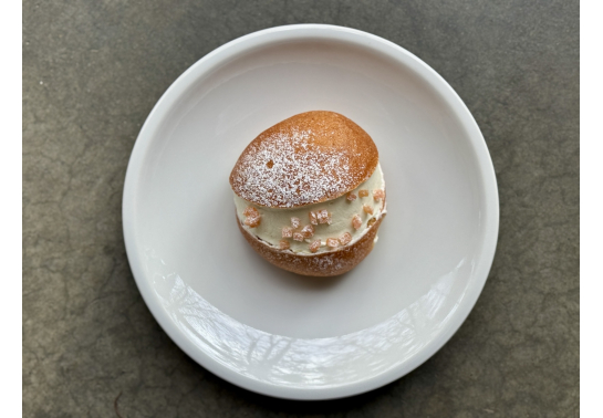 Maritozzo with lemon