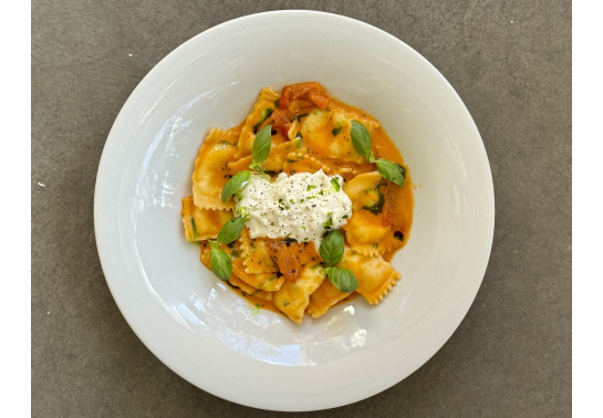 RAVIOLI WITH BURRATA AND ROASTED PEPPERS SAUCE