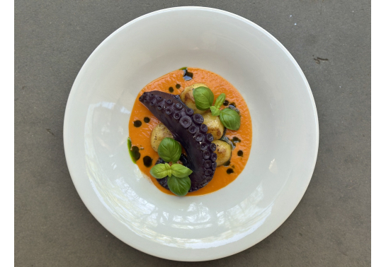 OCTOPUS WITH POTATOES AND ROASTED PEPPERS SAUCE