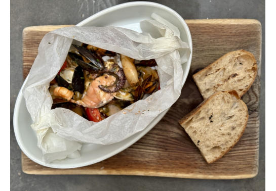 PESCE E FRUTTI DI MARE AL CARTOCCIO.   вино купити с доставкою в Українi | iнтернет магазин GIANNIVINO