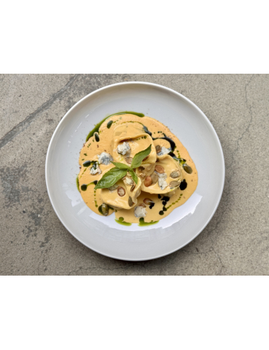 RAVIOLI WITH SPINACH AND MUSHROOMS WITH PUMPKIN SAUCE