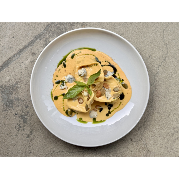 RAVIOLI WITH SPINACH AND MUSHROOMS WITH PUMPKIN SAUCE