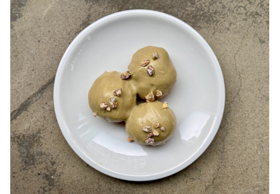PROFITROLLS WITH PISTACHIO