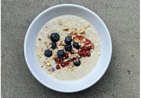 SWEET OATMEAL WITH BERRIES AND NUTS