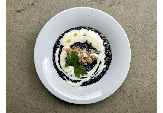 BLACK RISOTTO WITH WHITE MUSHROOM AND BLACK TRUFFLE TARTA