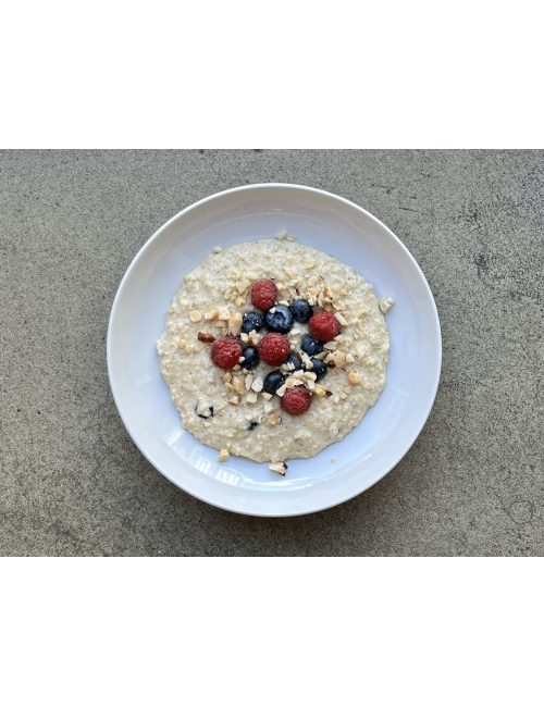 SWEET OATMEAL WITH BERRIES AND NUTS