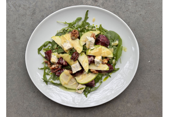 SALAD WITH ROASTED BEETROOTS AND GORGONZOLA